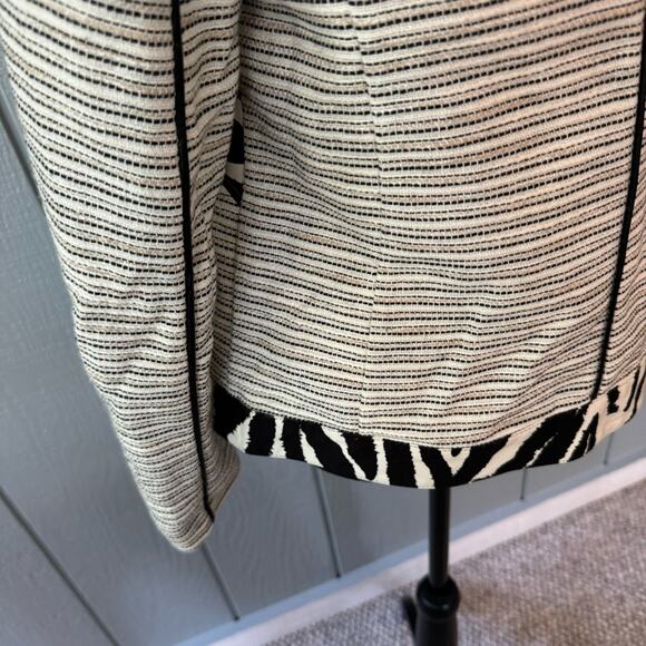 Chicos Black & White Animal Print Jacket ~ 0 - Picture 11 of 11